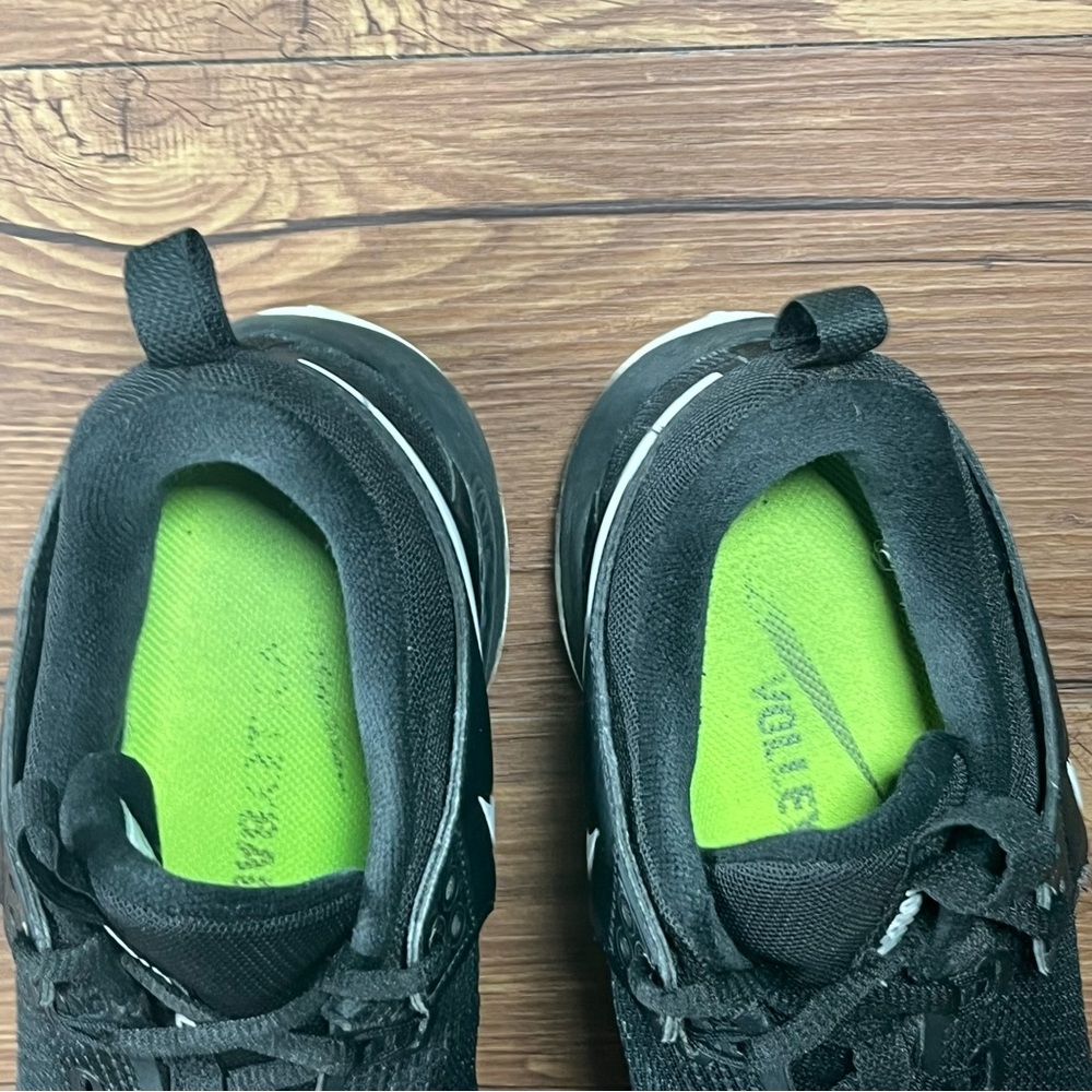 Nike Black and White Athletic Shoes - Picture 9 of 11